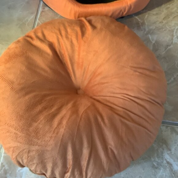 Plush Pet Bed Nest Heart to Tail Small Dog or Cat.Candy Corn Latte New With Tags - Picture 5 of 6